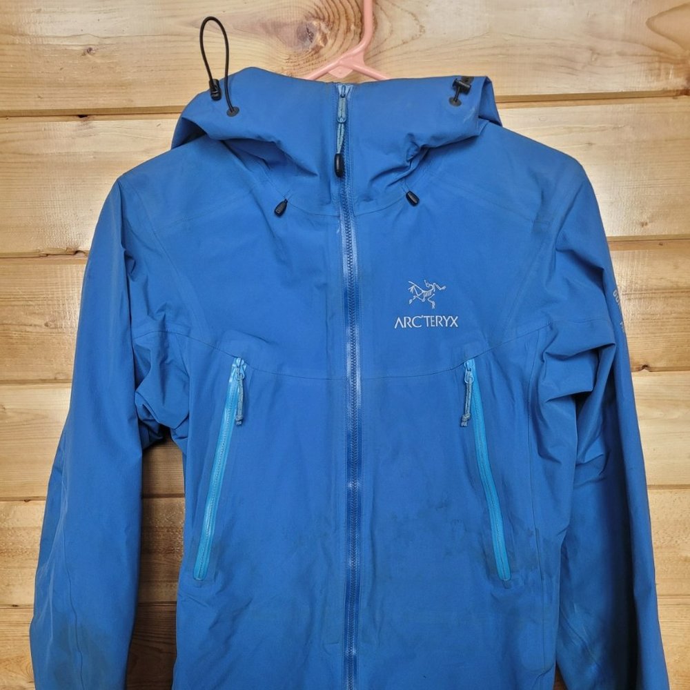 Arcteryx Beta LT Womens Medium Bright Blue Rain Jacket